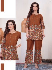 Conjunto coordinado de algodón puro estampado de primera calidad con trabajo Kantha para mujer |   Ropa Étnica Informal |   Exportación al por Mayor - Product Image 1