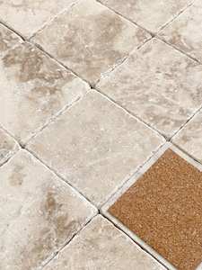 แผ่นรองแก้วกาแฟลายหินอ่อนสีเบจ ขนาด 4x4 นิ้ว ชุด 4 ชิ้น ทำจากหินธรรมชาติขัดเงา - Product Image 5