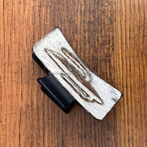 Pinces à cheveux gravées au laser en cuir de vachette à la mode en gros pour femmes, nouveau design, pinces à cheveux en cuir véritable, uniques, durables et élégantes - Product Image 2