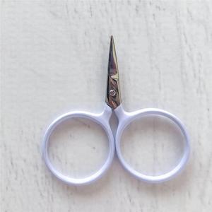 Ciseaux à broder professionnels avec des lames en acier inoxydable tranchantes pour la couture, l'artisanat et les projets de travaux d'aiguille - Product Image 6