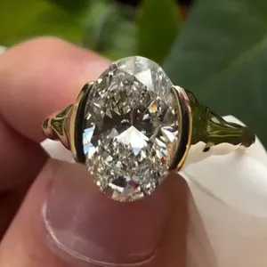 แหวนหมั้นมอสซาไนต์ทรงเจ้าหญิง ดีไซน์คล้ายเพชร เงินแท้ 925 ชุบทองคำเหลือง แบบวินเทจ ประดับเพชรแบบหนามเตย แหวนหรูหรา - Product Image 2