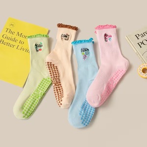 Calcetines tobilleros antideslizantes para mujer con patrón bordado, mezcla de algodón, calcetines antideslizantes para el suelo, uso diario de verano - Product Image 4