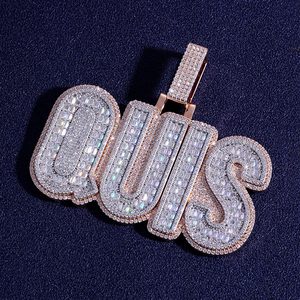 Pendentif Lettre Moissanite Givrée Coupe Baguette Sertie à Griffes en Argent 925 Plaqué Rhodium, Breloque Prénom pour Bijoux de Fête - Product Image 1