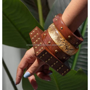 Brazaletes de madera celestial Glow Madera de grano natural con incrustaciones de metal brillante para moda elegante y moderna para mujer - Product Image 3