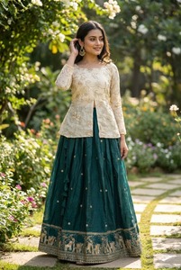 Lehenga de diseñador con bordado Zari completamente cosido y conjunto de blusa con bordado completamente cosido - Product Image 4