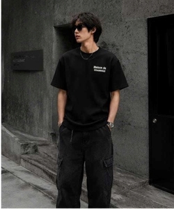 เสื้อยืดสตรีทแวร์ผู้ชาย คอกลม แขนสั้น พิมพ์ลายกราฟิก พร้อมโลโก้แบบกำหนดเองบนผ้าฝ้าย - Product Image 4