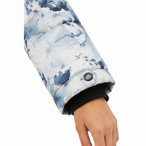 Chaqueta térmica para mujer con protección contra el viento, material de poliéster premium y interior suave y aislante para el invierno. - Product Image 4