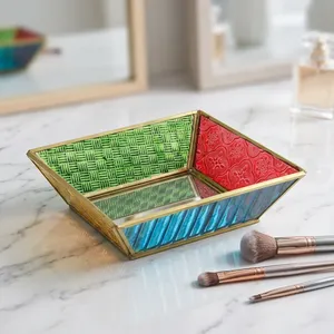 Bandeja de Almacenamiento Rectangular Moderna de Latón y Vidrio con Paneles en Relieve Verde, Rojo y Azul para Organización de Sala de Estar y Escritorio - Product Image 1