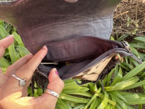 Nouveau design de sac à bandoulière pour téléphone en cuir de vachette véritable avec franges, gravures artisanales et motif à carreaux, petit format, pochette - Product Image 6