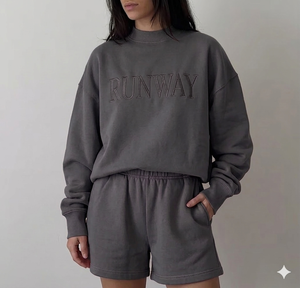 Conjunto de Top de Cuello Alto y Pantalones Cortos para Mujer, Cálido, Cómodo, Corte Relajado, Ropa para Uso Diario, Prenda Exclusiva - Product Image 1