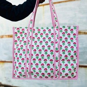 Sac fourre-tout matelassé en coton patchwork, grand, multicolore, écologique, durable, robuste, pour courses, fait main, vintage - Product Image 1