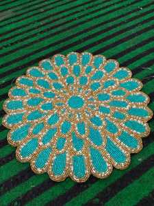 Napperon artisanal religieux écologique en tissu perlé avec perles de rocaille - Product Image 4