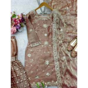 Superbe ensemble de soirée en satin avec haut, sarara et dupatta ornés de sequins - Product Image 2