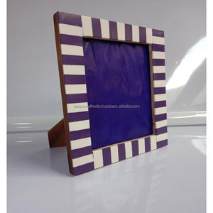 Marco de Fotos de Madera Hecho a Mano con Patrón de Rayas en Tonos Taupe y Marfil, Decoración Moderna para el Hogar - Product Image 4