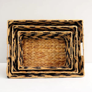 ชุดตะกร้าสานลายเชฟรอนสีธรรมชาติและสีดำ 3 ใบ ตะกร้าเก็บของทำมือ ขายส่ง เป็นมิตรกับสิ่งแวดล้อม ผลิตในเวียดนาม - Product Image 1