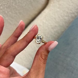 Anillo Solitario de Diamante Corte Cruzado Brillante de 2.01 Quilates en Oro Amarillo de 14K con Diamante Cultivado en Laboratorio, Regalo de Compromiso para Novia - Product Image 3