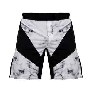 Pantalones Cortos Deportivos MMA para Hombre con Estampado de Mármol Blanco y Negro, Ajuste Atlético, Ropa Deportiva que Absorbe la Humedad - Product Image 1