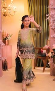 Conjunto Sharara de Georgette para Niñas, Bordado Intenso en Verde Azulado |   Ropa Étnica India al por Mayor |   Ropa Festiva para Bodas y Fiestas | - Product Image 6