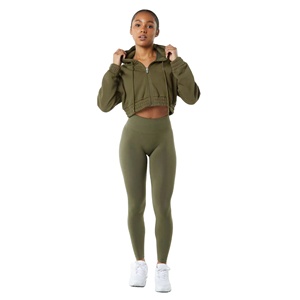 Sudadera con capucha corta de algodón con cremallera completa clásica para mujer 55% algodón 45% poliéster estilo hombro caído de gran tamaño recortada de punto - Product Image 1