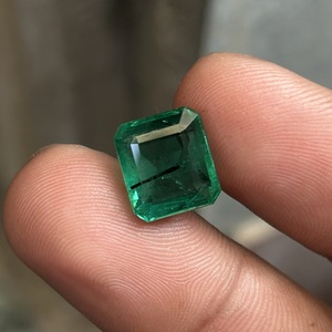 Émeraude Naturelle Rara de Zambie 5,64 Carats Vert Intense Carrée, Pierre Précieuse Libre pour la Création de Bijoux Personnalisés Haut de Gamme - Product Image 3