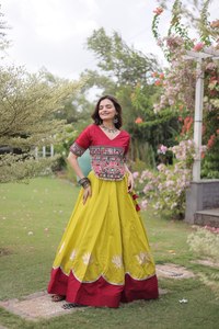 Hermoso Lehenga Choli de Algodón Puro con Diseño en Relieve para las Noches del Festival Garba de LAMOUNT Fashion - Product Image 6