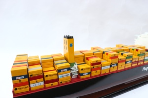 เรือบรรทุกสินค้าจำลอง HAPAG LLOYD HAMBURG EXPRESS ทำจากไม้ วาดลายด้วยมือ เหมาะสำหรับตั้งโชว์หรือสะสม - Product Image 2