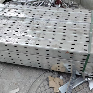 Canaux de câblage perforés à structure solide de type cheminée pour applications à usage intensif - Product Image 2