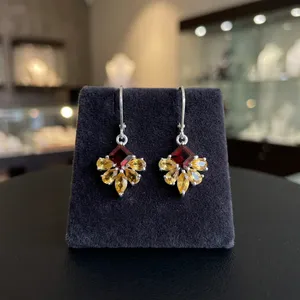 Boucles d'oreilles pendantes fleur en topaze jaune dorée et grenat, délicates et brillantes, forme poire carrée, classiques, en argent sterling 925, pierre de naissance de novembre - Product Image 5