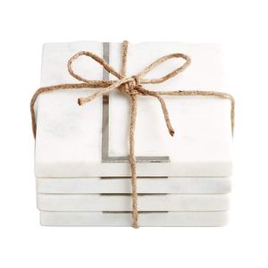 Posavasos redondos de mármol blanco hechos a mano con incrustaciones de metal, posavasos de piedra natural de lujo, vajilla decorativa de mármol - Product Image 1