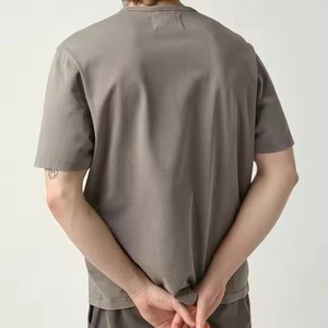 เสื้อยืดคอกลมแขนสั้นสีเทาสำหรับผู้ชาย มีกระเป๋าหน้าอก ทรงปกติ สวมใส่สบาย ผ้าฝ้ายถัก 100% ลายหัวกะโหลก - Product Image 4