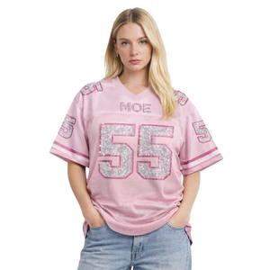 Camiseta de fútbol americano rosa con diamantes de imitación para mujer, estilo oversize, cuello en V, transpirable, OEM - Product Image 4