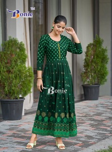 La plupart des ventes Designer 14 Kg Rayon Long Ghera Kurtis Imprimé pour la fête de mariage Porter des vêtements indiens et pakistanais au prix d'exportation - Product Image 2