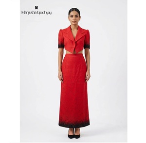 Conjunto de Dos Piezas Rojo de Lujo para Mujer, Chaqueta Corta y Falda Larga, 100% Algodón Orgánico Ecológico, Disponible al por Mayor en Boutique - Product Image 1