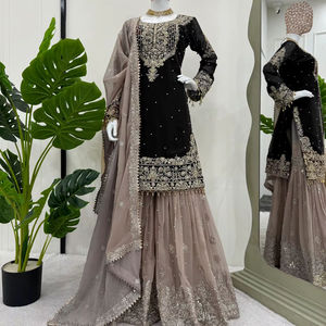 Magnifique Salwar Kameez Traditionnel pour Femme en Tissu Faux Georgette avec Broderie Intérieure et Perles pour les Occasions de Fête - Product Image 1