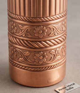 Botella de agua de cobre con diseño artesanal en relieve, elegante y ecológica, perfecta para uso diario, yoga, gimnasio y viajes. - Product Image 2