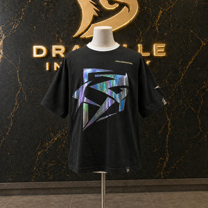 เสื้อยืดโอเวอร์ไซส์สไตล์สตรีทแวร์ Y2K สำหรับผู้ชายจาก Dravelle Industry ผลิตจากผ้าเจอร์ซีย์คอตตอน 100% พิมพ์ลายเรขาคณิตโฮโลแกรมแบบตาข่าย - Product Image 1