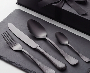 Juego de cubiertos negros mate en acabado de metal Utensilios elegantes de acero inoxidable para mesa de comedor moderna Hogar Café y uso en hoteles - Product Image 1