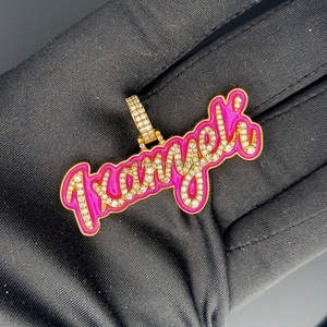 จี้ฮิปฮอปเคลือบสีแดงเรืองแสงสำหรับกลางคืนจี้ชื่อเฉพาะ925เงิน VVS เพชรโมอิสซานไนท์แบบสั่งทำ - Product Image 2