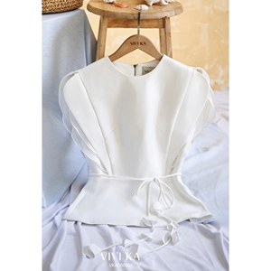 Blusa Elegante de Poliéster y Spandex para Mujer, Cuello Redondo, Manga con Volantes en Capas, Peplum, con Cinturón Hecho a Mano, Diseño Personalizado SOLI, ODM OEM - Product Image 6