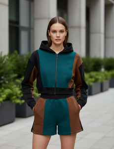 Ensemble de survêtement personnalisé en coton et polyester pour femme avec logo imprimé, pantalon large taille basse et sweat à capuche court zippé à manches longues en molleton - Product Image 1