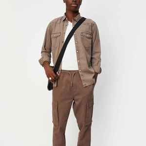 Chemises en denim pour hommes, design tendance, décontractées, écologiques, respirantes, de haute qualité, couleur unie, style hip-hop, col rabattu, 100% coton - Product Image 1