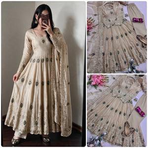 Conjunto de Vestido Tradicional Indio para Fiesta con Bordado de Hilo, Lentejuelas Zari, Seda Pesada Fandy, Pantalones a Juego Sin Arrugas y Elásticos - Product Image 3