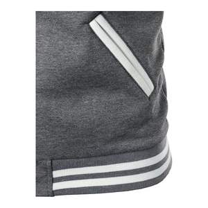 Chaqueta Universitaria de Béisbol Personalizada con Logotipo Bordado en Chenille, Doble Manga de Cuero, Chaqueta Varsity Negra para Hombre - Product Image 3