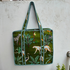 Sac fourre-tout matelassé en coton fait main avec motif imprimé en blocs « Jungle Safari », sac à bandoulière zippé en toile écologique pour femme - Product Image 1