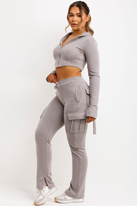 Conjunto de chándal gris de 2 piezas al por mayor: Sudadera corta con capucha y pantalones cargo de estilo urbano casual, manga larga, color liso, con cremallera frontal - Product Image 2