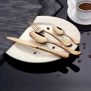 Accessoires de table de luxe, ensemble de couverts en métal, cuillère et fourchette, conçus pour une présentation élégante - Product Image 5