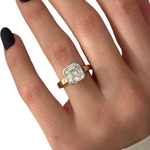 Anillo de compromiso premium con diamante de laboratorio de 3 quilates con corte Asscher y banda de cigarro de 3 mm - Product Image 2