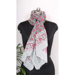 ผ้าพันคอผ้าซาตินฝ้ายทำมือจากอินเดีย พิมพ์ลายดอกไม้ดิจิทัล สำหรับผู้หญิง เนื้อผ้านุ่ม ระบายอากาศได้ดี เหมาะสำหรับใส่ในฤดูหนาว ใช้ได้ทุกวัน ผ้าคลุมไหล่ตกแต่ง - Product Image 4