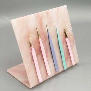 Support minimaliste en acrylique et plastique pour pinces à épiler, avec base lourde pour une stabilité accrue et organisateur d'outils d'extension de cils - Product Image 4