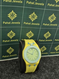 Montre à quartz sportive de luxe unisexe, bracelet en silicone jaune, boîtier rond, cadran numérique, 41 mm, résistante à l'eau 3 BAR - Product Image 4